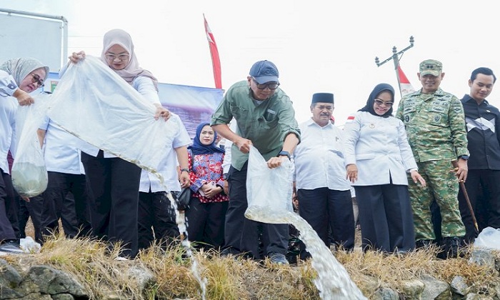 Gubernur Mirza Lepas 33 Ribu Bibit Ikan di Mesuji: Jangan Disetrum, Ini Sumber Ekonomi Warga