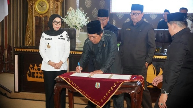 DPRD Waykanan Sahkan Raperda APBD 2025, Pendapatan Daerah Tahun 2027 Diproyeksi Rp1,43  Triliun