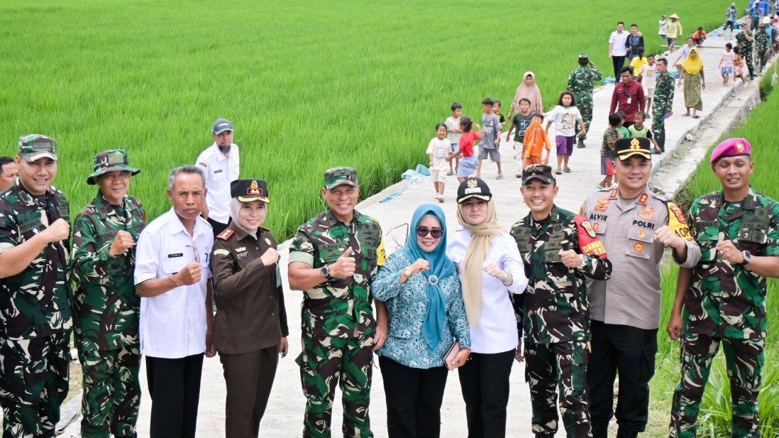 Bupati Nanda Tinjau Progres Pembangunan TMMD