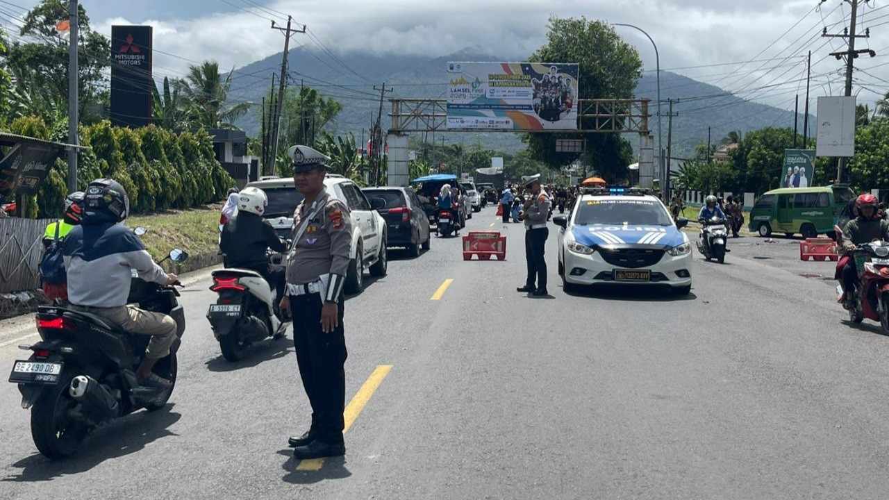 Ribuan Warga Padati Pawai Budaya Lamsel Fest 2025,  Arus Lalu Lintas Dipastikan Tetap Lancar