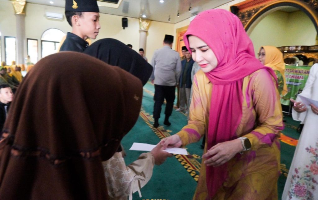 Nanda Apresiasi Pengurus Pengajian Al-hidayah