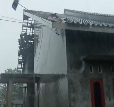 Diterjang Hujan dan Angin, Atap Rumah Warga Rejosari Porak-Pranda