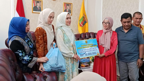 Pemprov Lampung Santuni Keluarga Korban Kebakaran Gedung Terra Drone