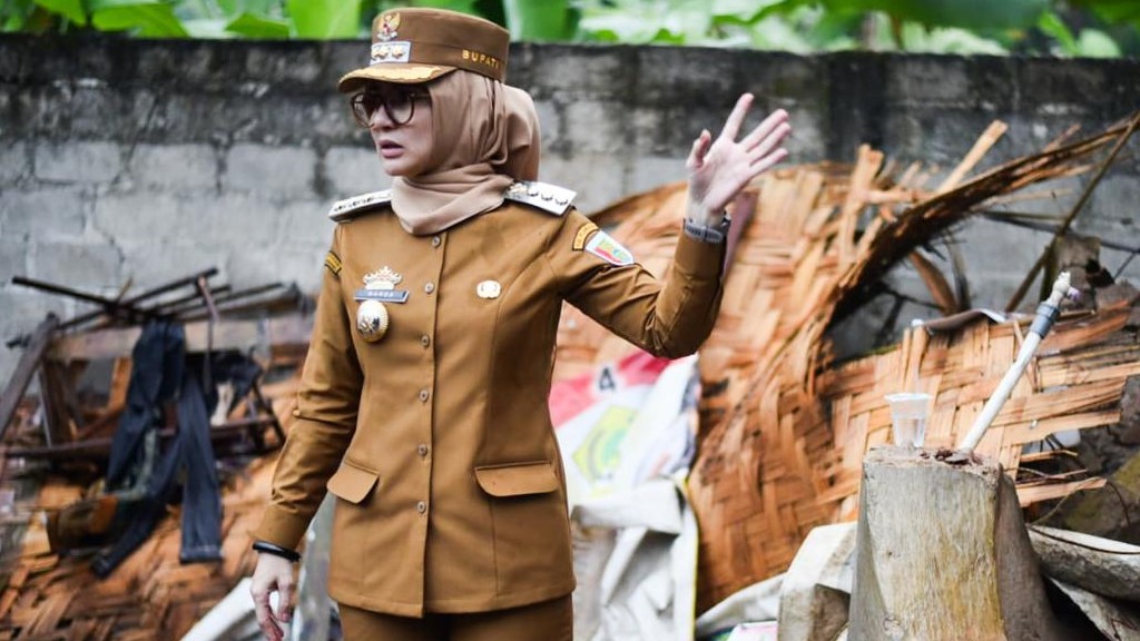 Wujud Empati, Bupati Nanda Tinjau Rumah Roboh