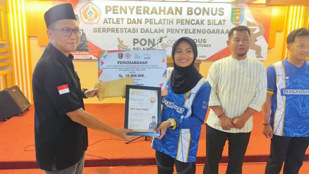 IPSI Lampung Bagikan Bonus Atlet PON Beladiri