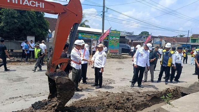 Gubernur Lampung Kebut Perbaikan Jalan Wates–Metro