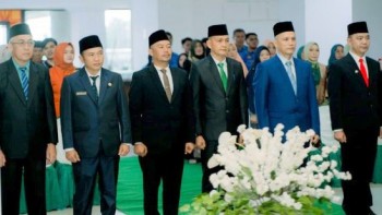 Lantik 9 Pejabat Eselon II, Bupati Pesibar Tekankan Integritas Dan Disiplin ASN