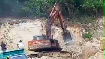 Rentan Picu Bencana! Warga Perum BRI Rangai Tritunggal Tolak Penambangan Batu