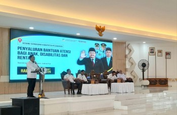 Wabub Pesawaran Salurkan Bantuan ATENSI