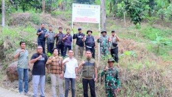 Satgas PKH Tertibkan Batas Hutan Di Pesawaran