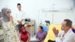 Bupati Waykanan Semangati Pasien RSUD ZAPA